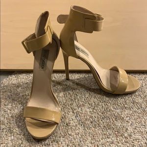 STEVE MADDEN NUDE STILETTOS